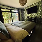 O Casa * Douăzeci şi Trei August