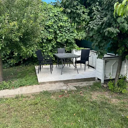 別荘 O Casa Douăzeci şi Trei August