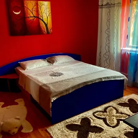 O Casa Douăzeci şi Trei August